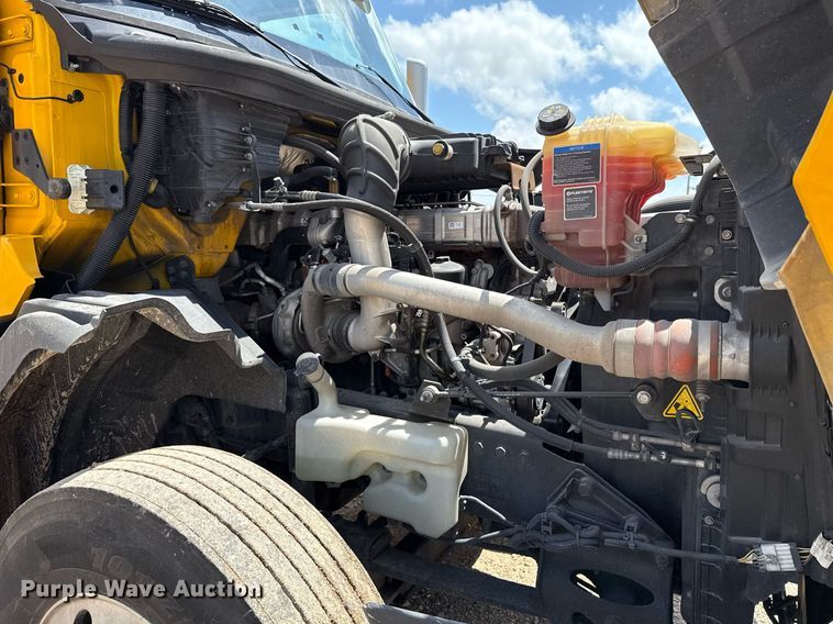 image for item EJ4831 2021 International LT625 semi truck