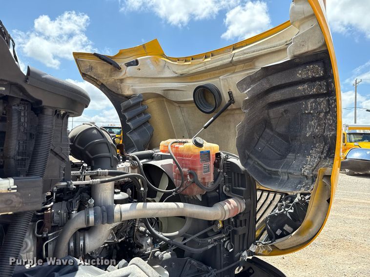 image for item EJ4831 2021 International LT625 semi truck