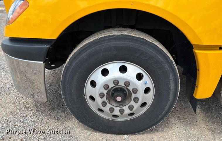 image for item EJ4831 2021 International LT625 semi truck