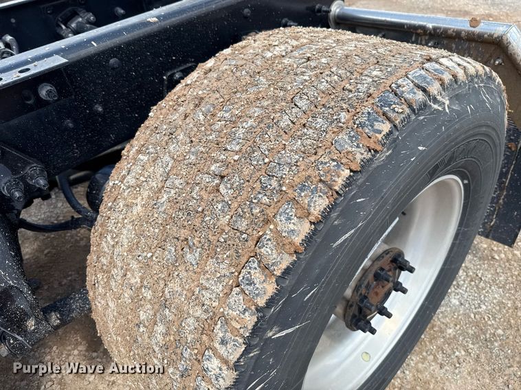 image for item EJ4831 2021 International LT625 semi truck