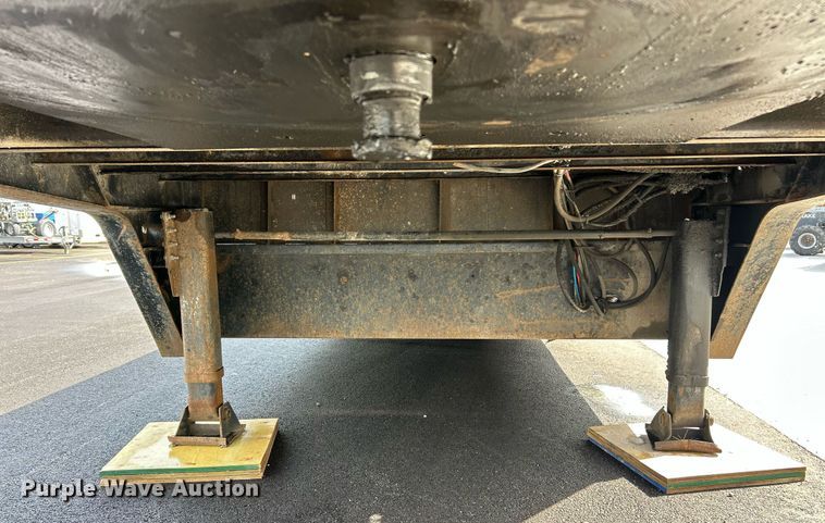 image for item EK3000 1999 Dakota Manufacturing DHT7048 drop deck hydraulic tail equipment trailer