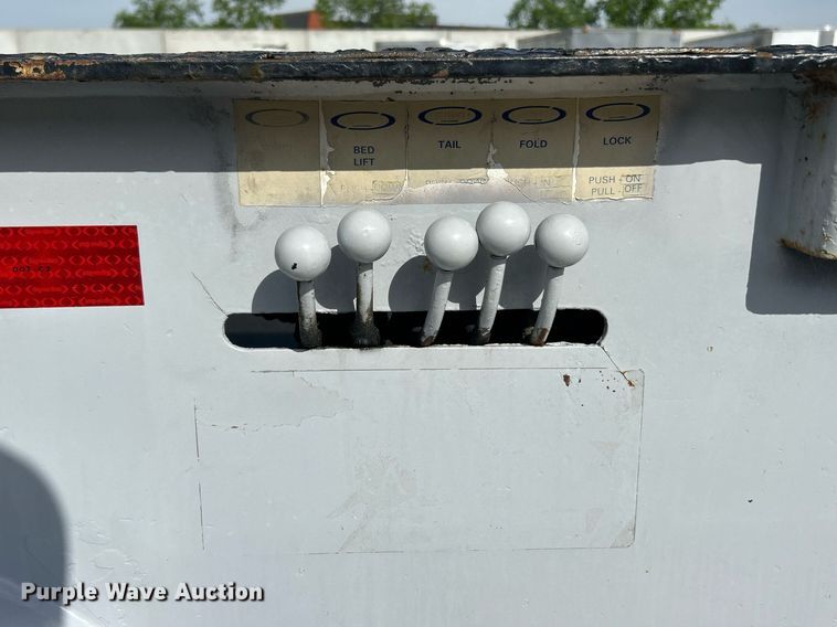 image for item EK3000 1999 Dakota Manufacturing DHT7048 drop deck hydraulic tail equipment trailer