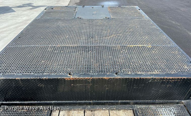 image for item EK3000 1999 Dakota Manufacturing DHT7048 drop deck hydraulic tail equipment trailer