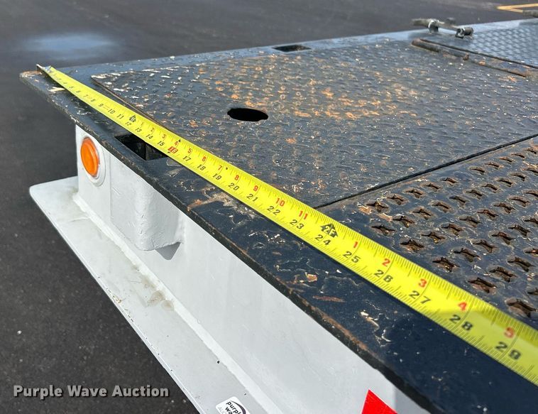 image for item EK3000 1999 Dakota Manufacturing DHT7048 drop deck hydraulic tail equipment trailer