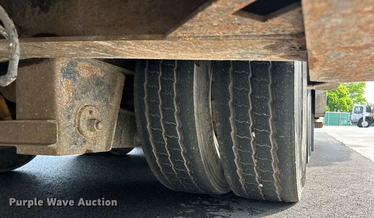 image for item EK3000 1999 Dakota Manufacturing DHT7048 drop deck hydraulic tail equipment trailer