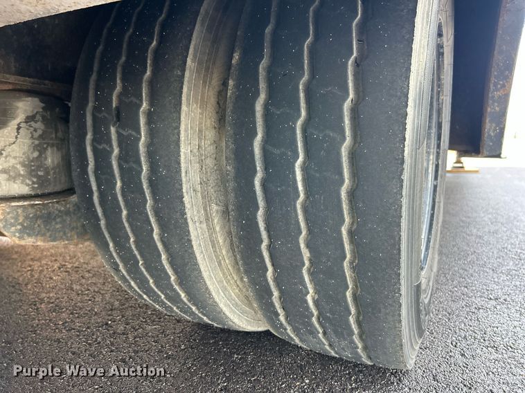 image for item EK3000 1999 Dakota Manufacturing DHT7048 drop deck hydraulic tail equipment trailer