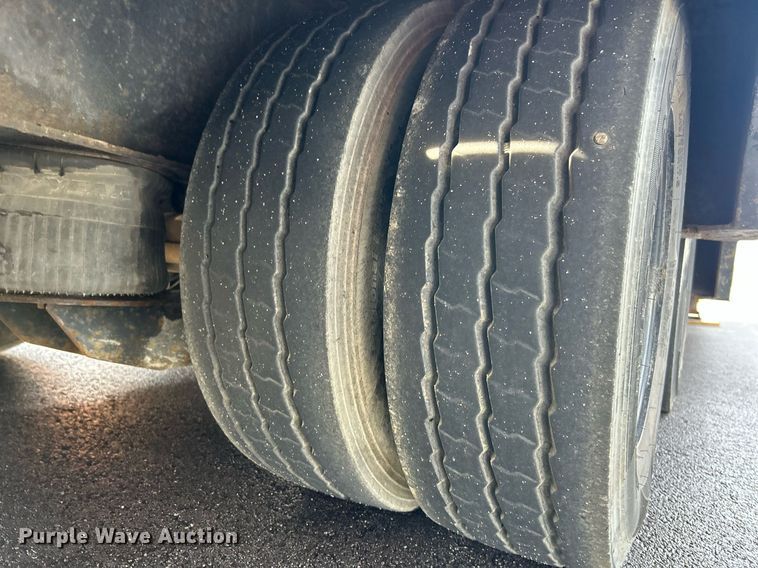 image for item EK3000 1999 Dakota Manufacturing DHT7048 drop deck hydraulic tail equipment trailer