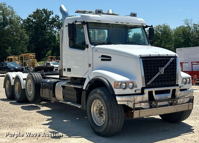 image for item EK8436 2012 Volvo Truck VHD semi truck