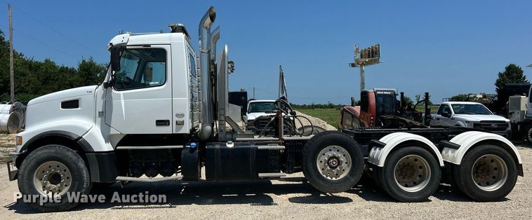 image for item EK8436 2012 Volvo Truck VHD semi truck