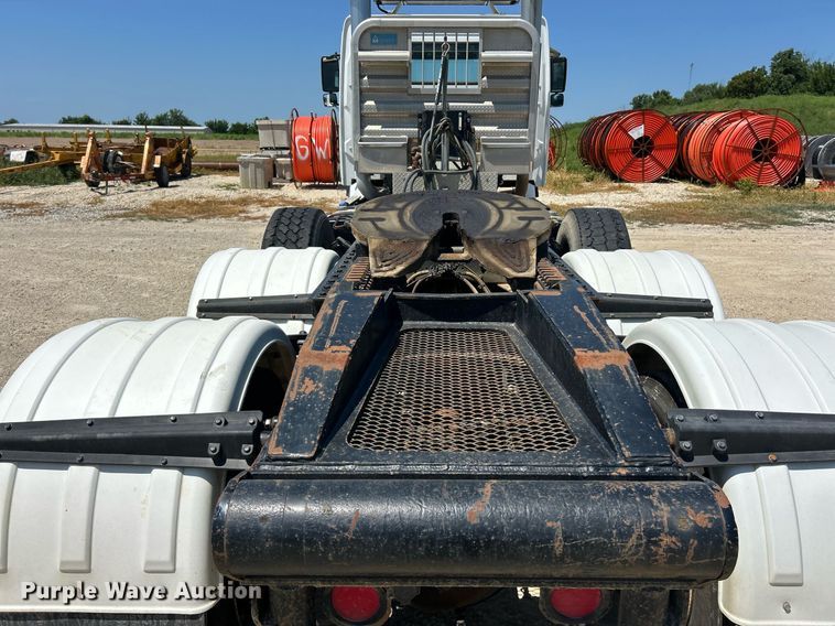 image for item EK8436 2012 Volvo Truck VHD semi truck