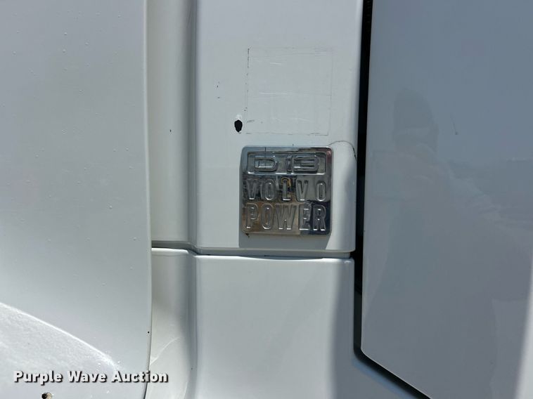 image for item EK8436 2012 Volvo Truck VHD semi truck