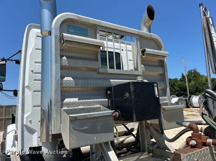 image for item EK8436 2012 Volvo Truck VHD semi truck