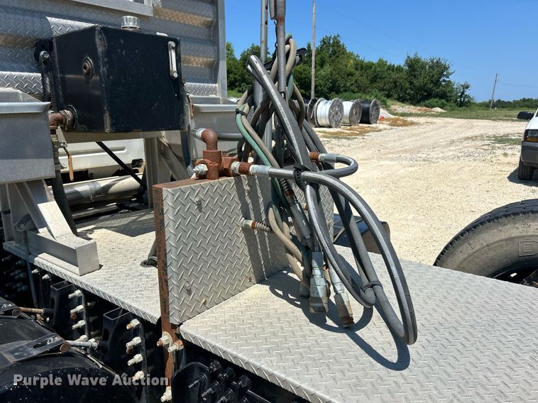 image for item EK8436 2012 Volvo Truck VHD semi truck