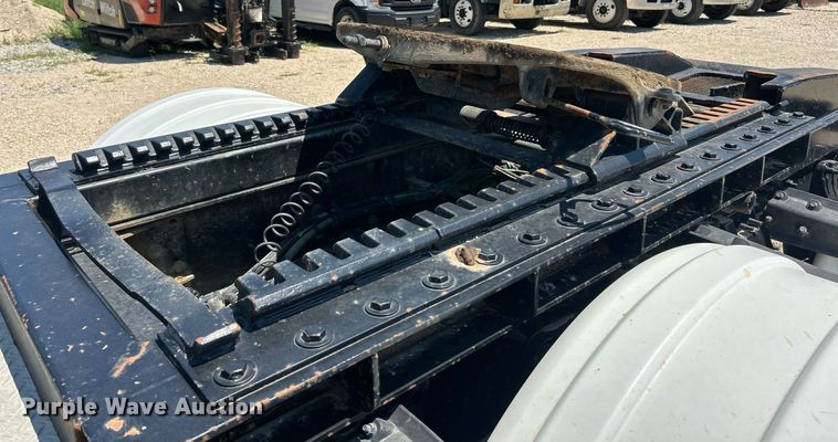 image for item EK8436 2012 Volvo Truck VHD semi truck