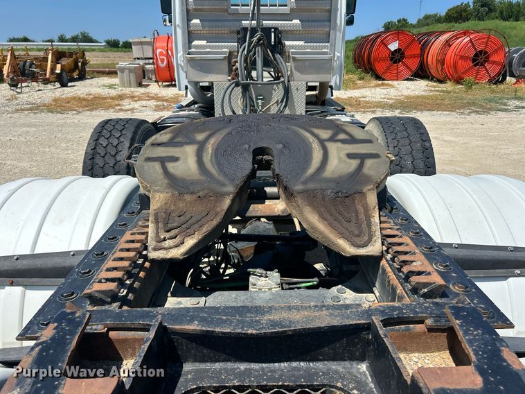 image for item EK8436 2012 Volvo Truck VHD semi truck