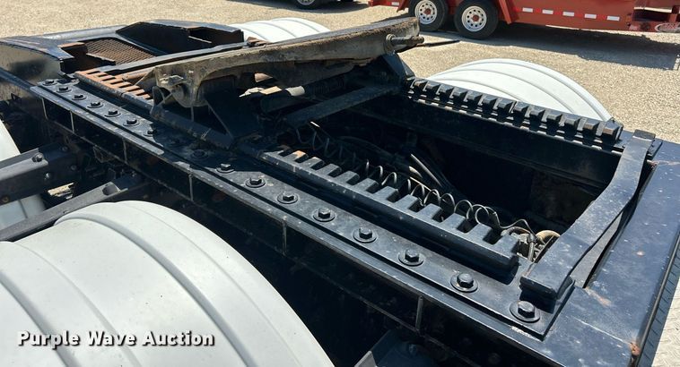 image for item EK8436 2012 Volvo Truck VHD semi truck