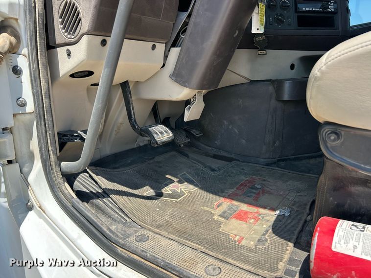 image for item EK8436 2012 Volvo Truck VHD semi truck