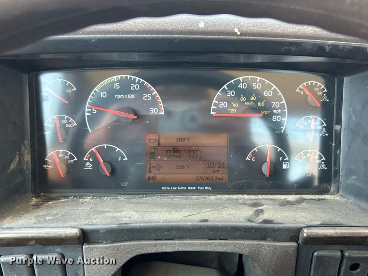 image for item EK8436 2012 Volvo Truck VHD semi truck