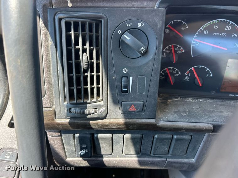 image for item EK8436 2012 Volvo Truck VHD semi truck