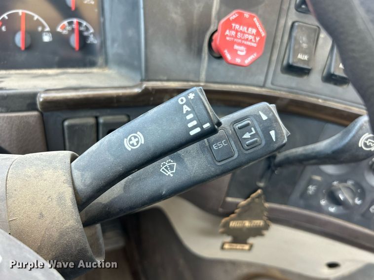 image for item EK8436 2012 Volvo Truck VHD semi truck