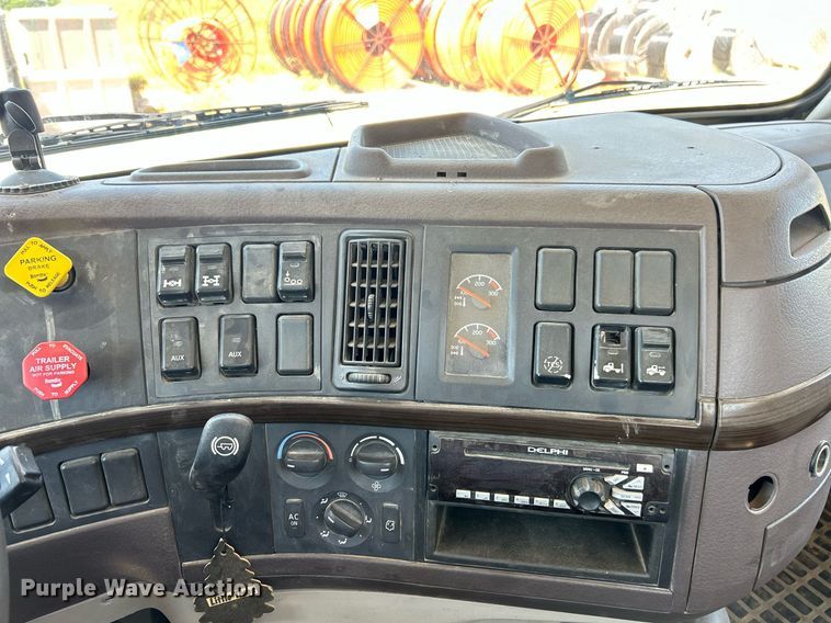 image for item EK8436 2012 Volvo Truck VHD semi truck