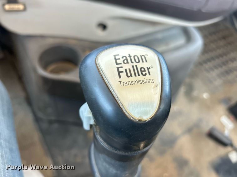 image for item EK8436 2012 Volvo Truck VHD semi truck