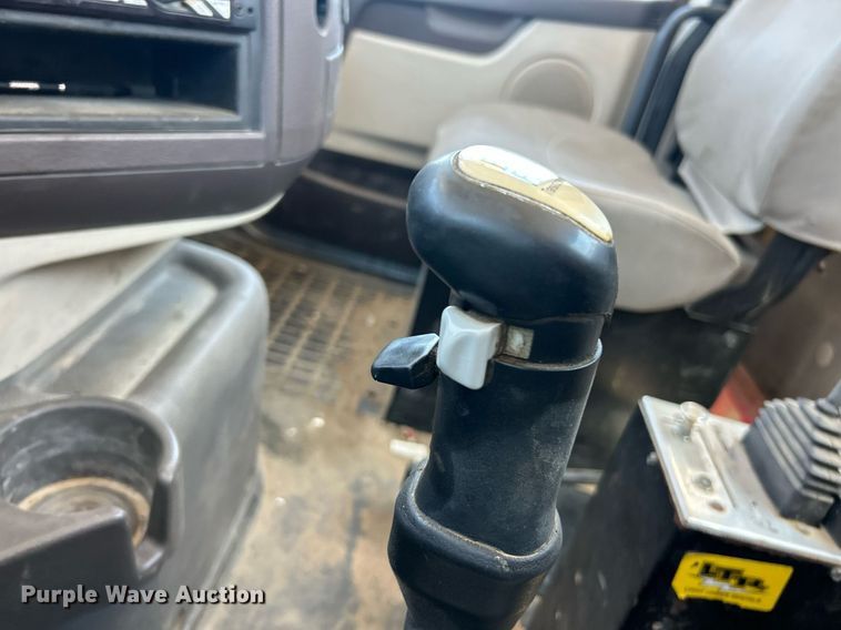 image for item EK8436 2012 Volvo Truck VHD semi truck