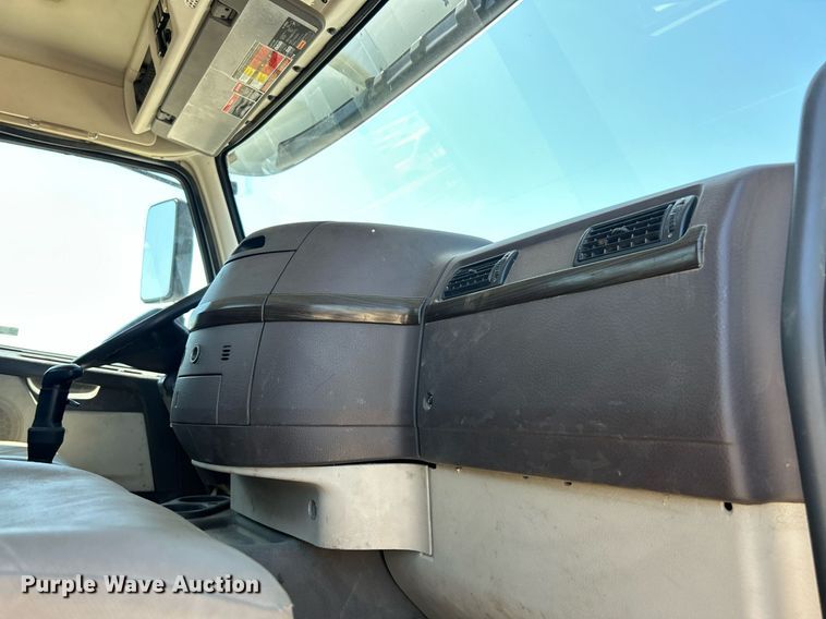 image for item EK8436 2012 Volvo Truck VHD semi truck