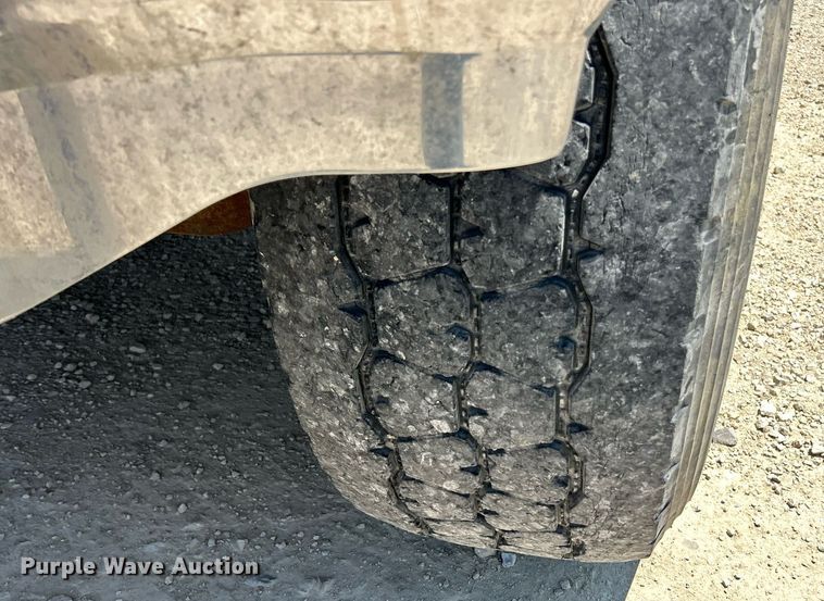 image for item EK8436 2012 Volvo Truck VHD semi truck