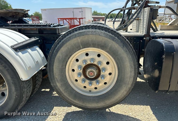 image for item EK8436 2012 Volvo Truck VHD semi truck