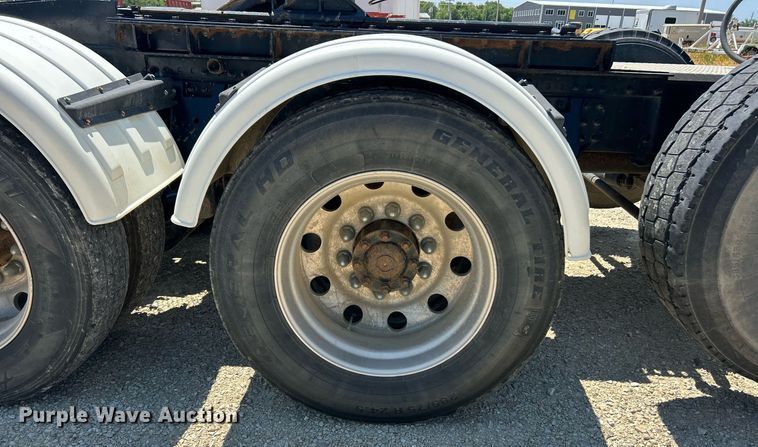 image for item EK8436 2012 Volvo Truck VHD semi truck