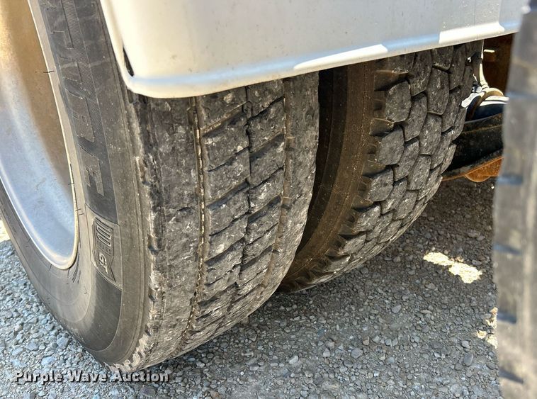 image for item EK8436 2012 Volvo Truck VHD semi truck