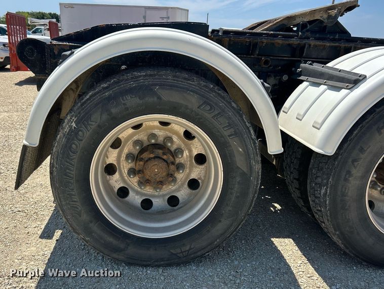 image for item EK8436 2012 Volvo Truck VHD semi truck