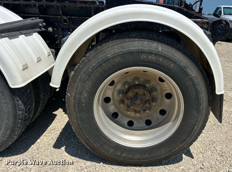 image for item EK8436 2012 Volvo Truck VHD semi truck