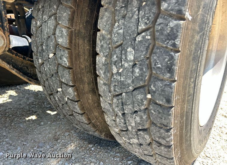 image for item EK8436 2012 Volvo Truck VHD semi truck