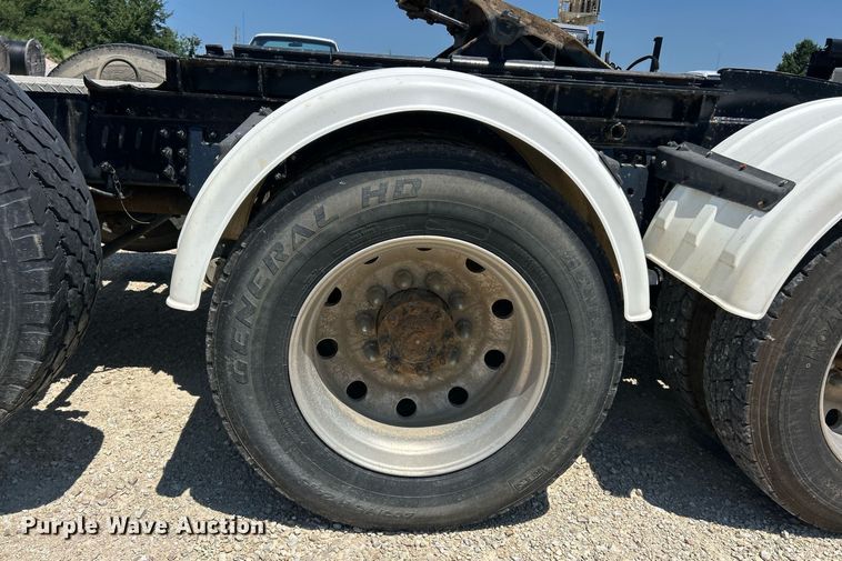 image for item EK8436 2012 Volvo Truck VHD semi truck