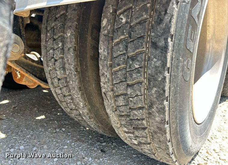 image for item EK8436 2012 Volvo Truck VHD semi truck