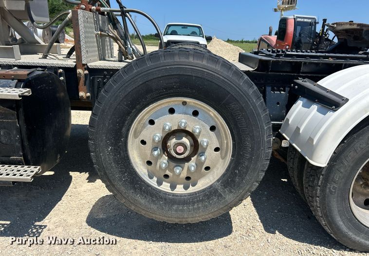 image for item EK8436 2012 Volvo Truck VHD semi truck