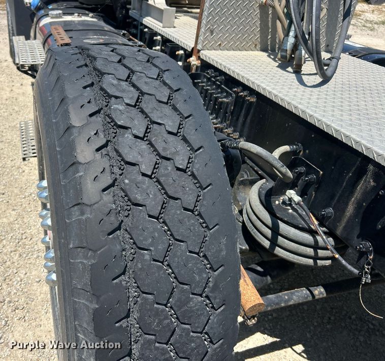 image for item EK8436 2012 Volvo Truck VHD semi truck