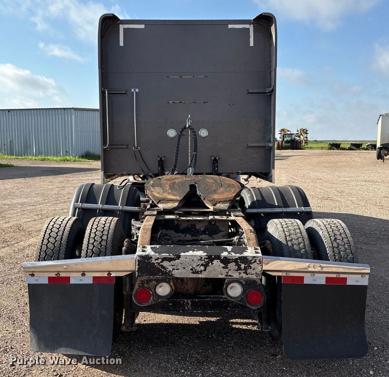 image for item EM0508 2007 Peterbilt 386 semi truck