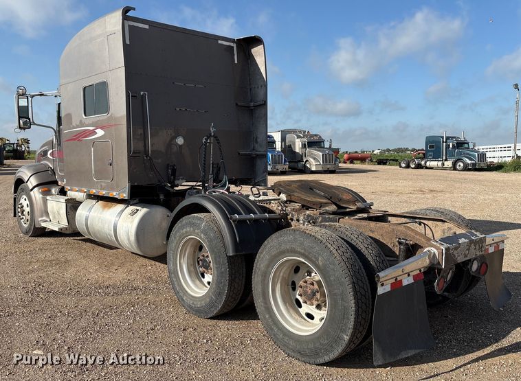 image for item EM0508 2007 Peterbilt 386 semi truck