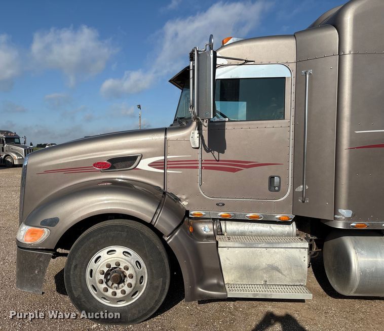 2007 Peterbilt 386 semi truck in Farwell, TX | Item EM0508