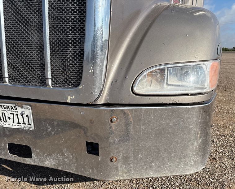 image for item EM0508 2007 Peterbilt 386 semi truck