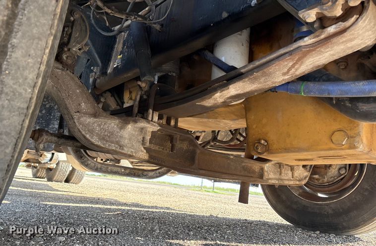 image for item EM0508 2007 Peterbilt 386 semi truck