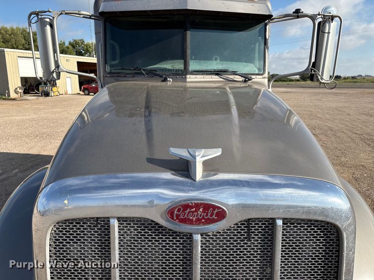 image for item EM0508 2007 Peterbilt 386 semi truck