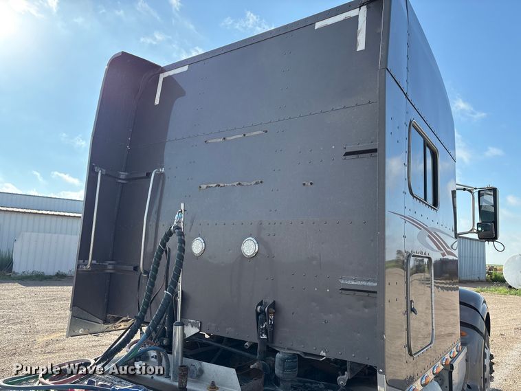 image for item EM0508 2007 Peterbilt 386 semi truck