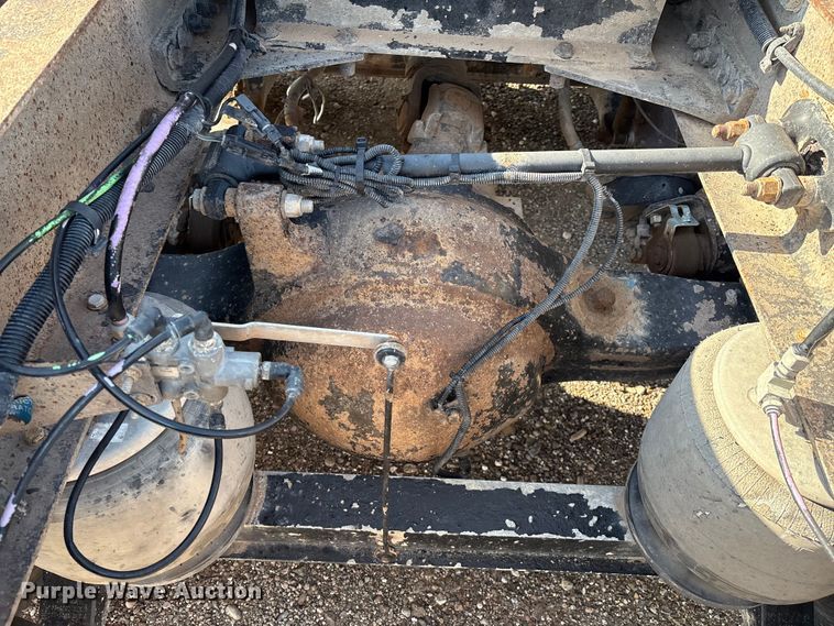 image for item EM0508 2007 Peterbilt 386 semi truck