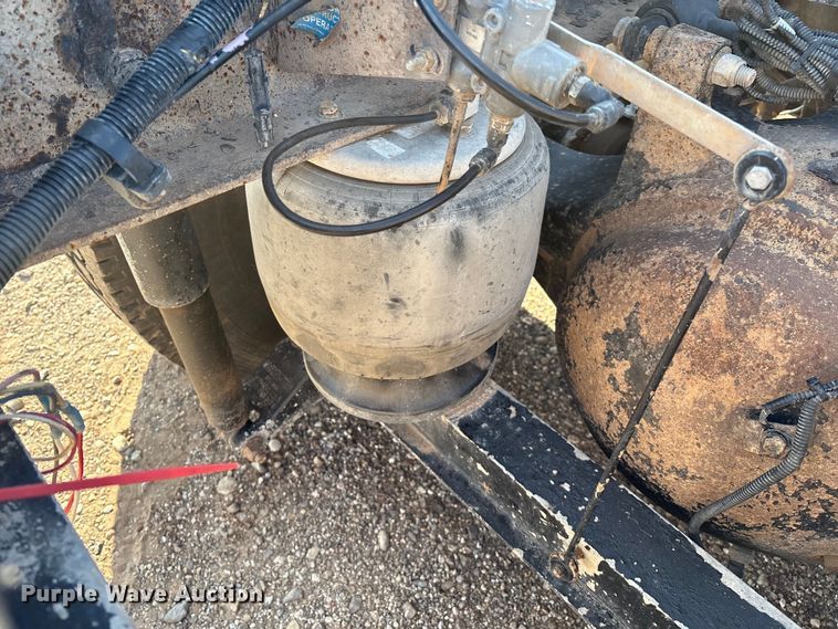 image for item EM0508 2007 Peterbilt 386 semi truck