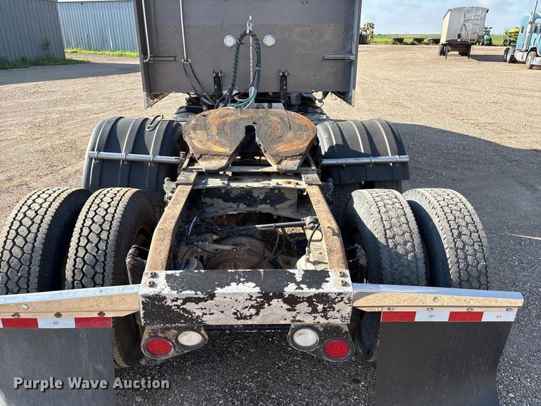 image for item EM0508 2007 Peterbilt 386 semi truck