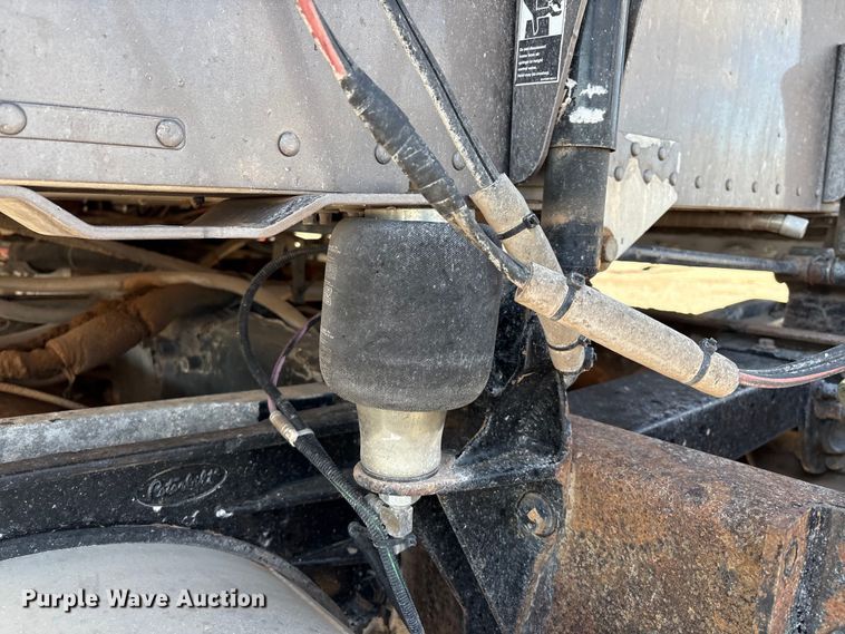 image for item EM0508 2007 Peterbilt 386 semi truck